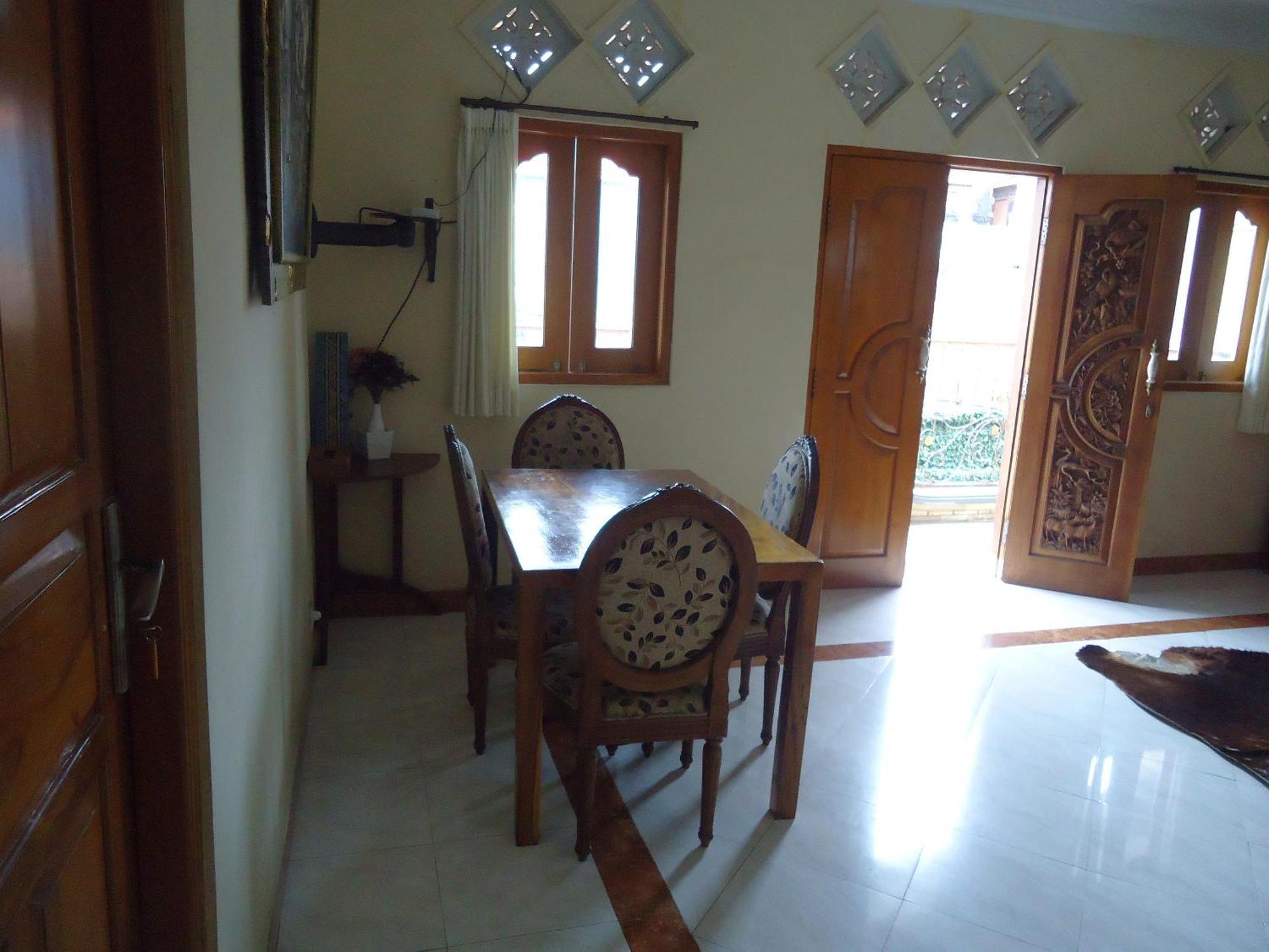 The Reinhold Guesthouse Bali Керобокан Экстерьер фото