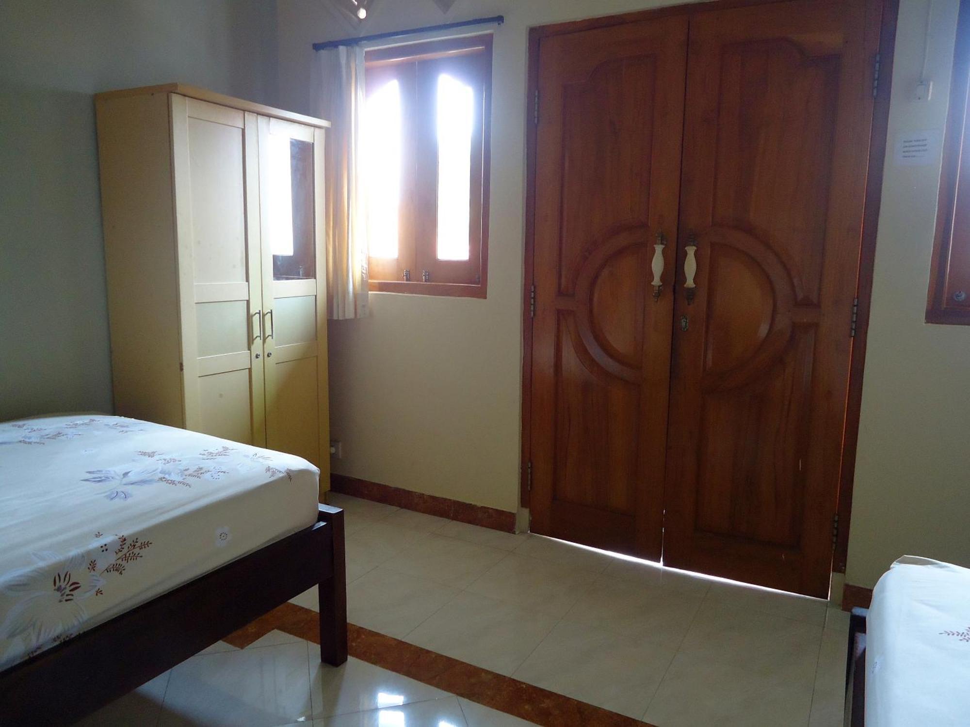 The Reinhold Guesthouse Bali Керобокан Экстерьер фото