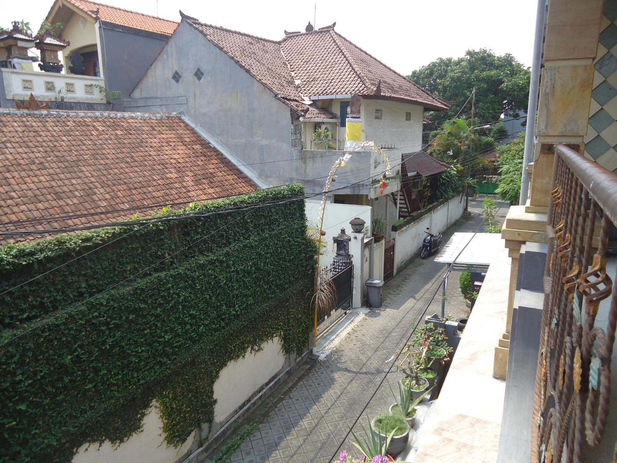 The Reinhold Guesthouse Bali Керобокан Экстерьер фото
