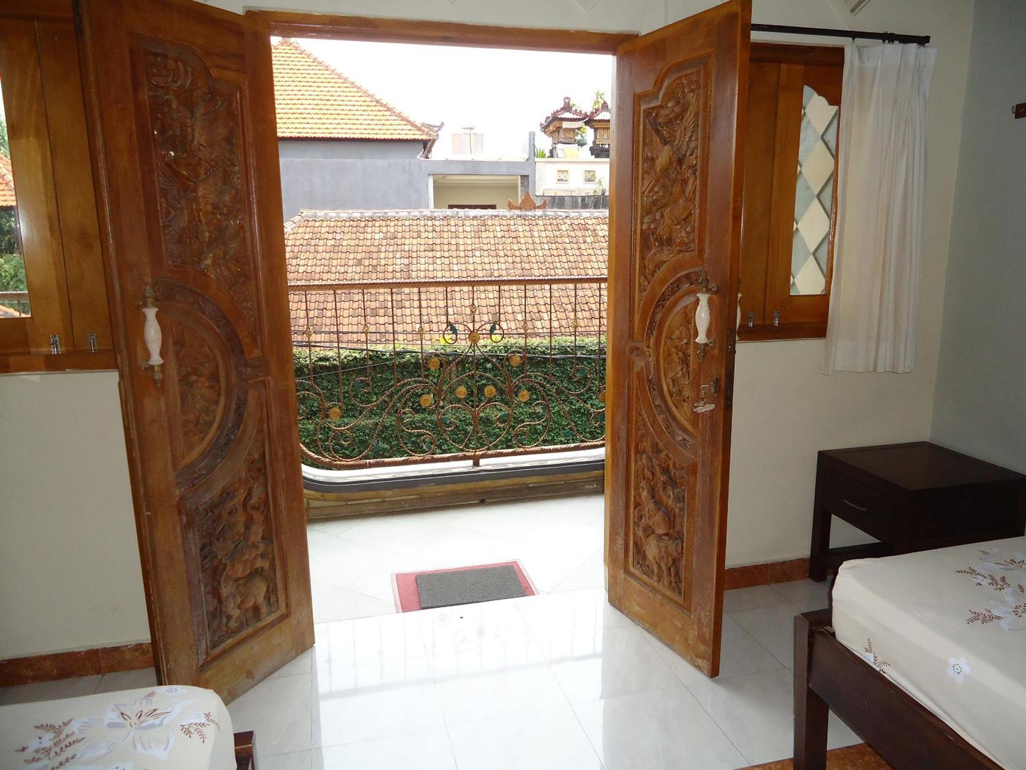 The Reinhold Guesthouse Bali Керобокан Экстерьер фото