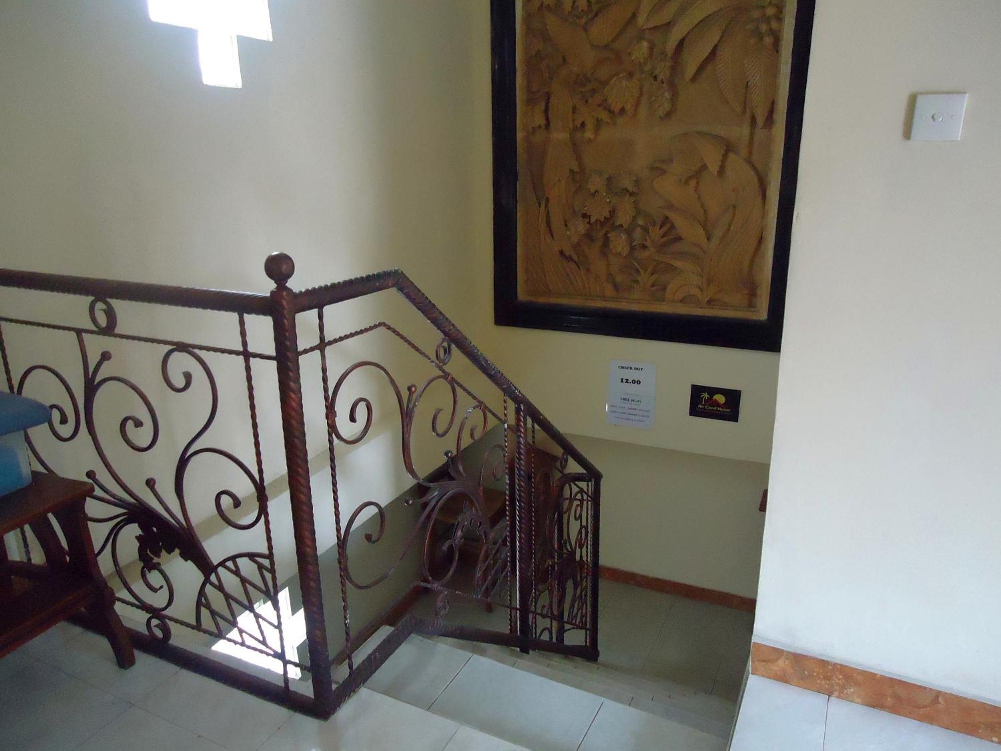 The Reinhold Guesthouse Bali Керобокан Экстерьер фото